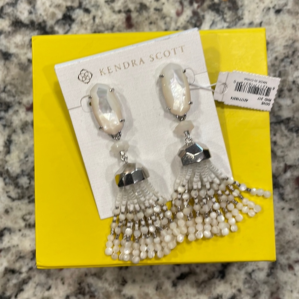 NWT KENDRA SCOTT TASSEL EARRINGS